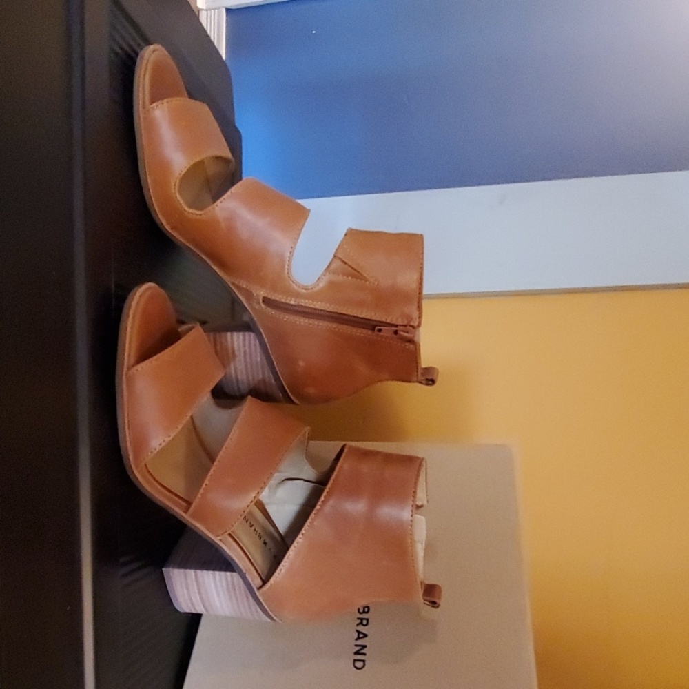 Sandles